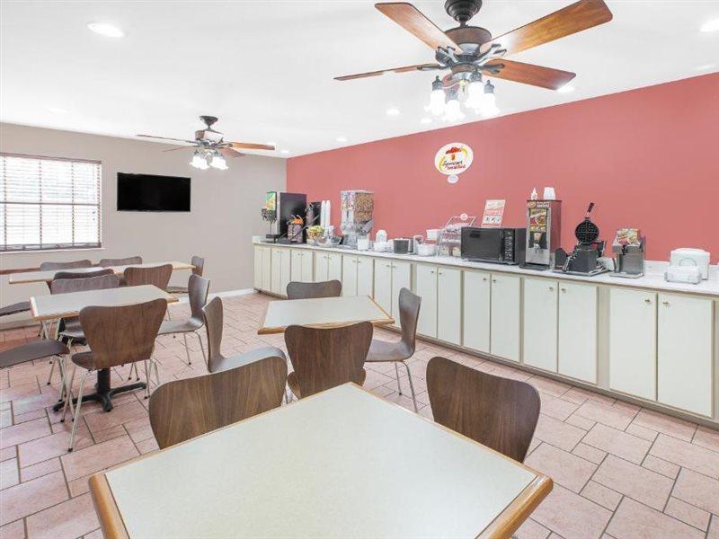 Super 8 By Wyndham Lowell/Bentonville/Rogers Area Екстериор снимка